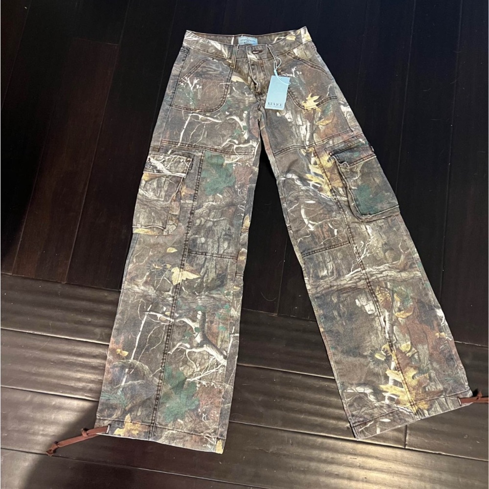 REVICE Camouflage Patterned Pants